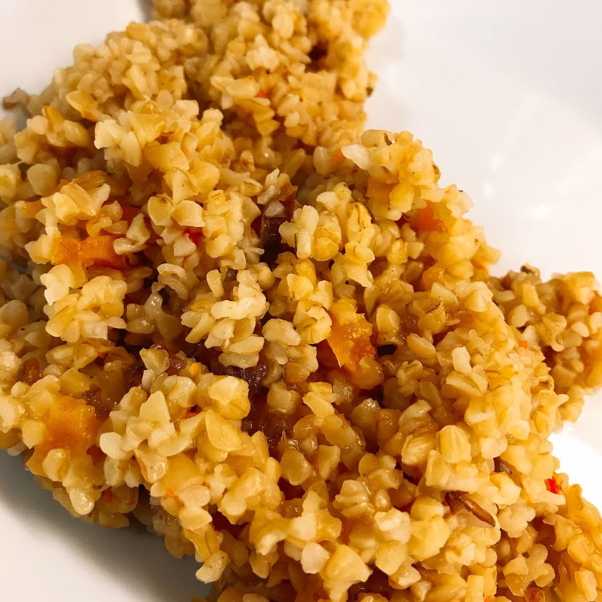 Cooked bulgar wheat with dates and dried apricots