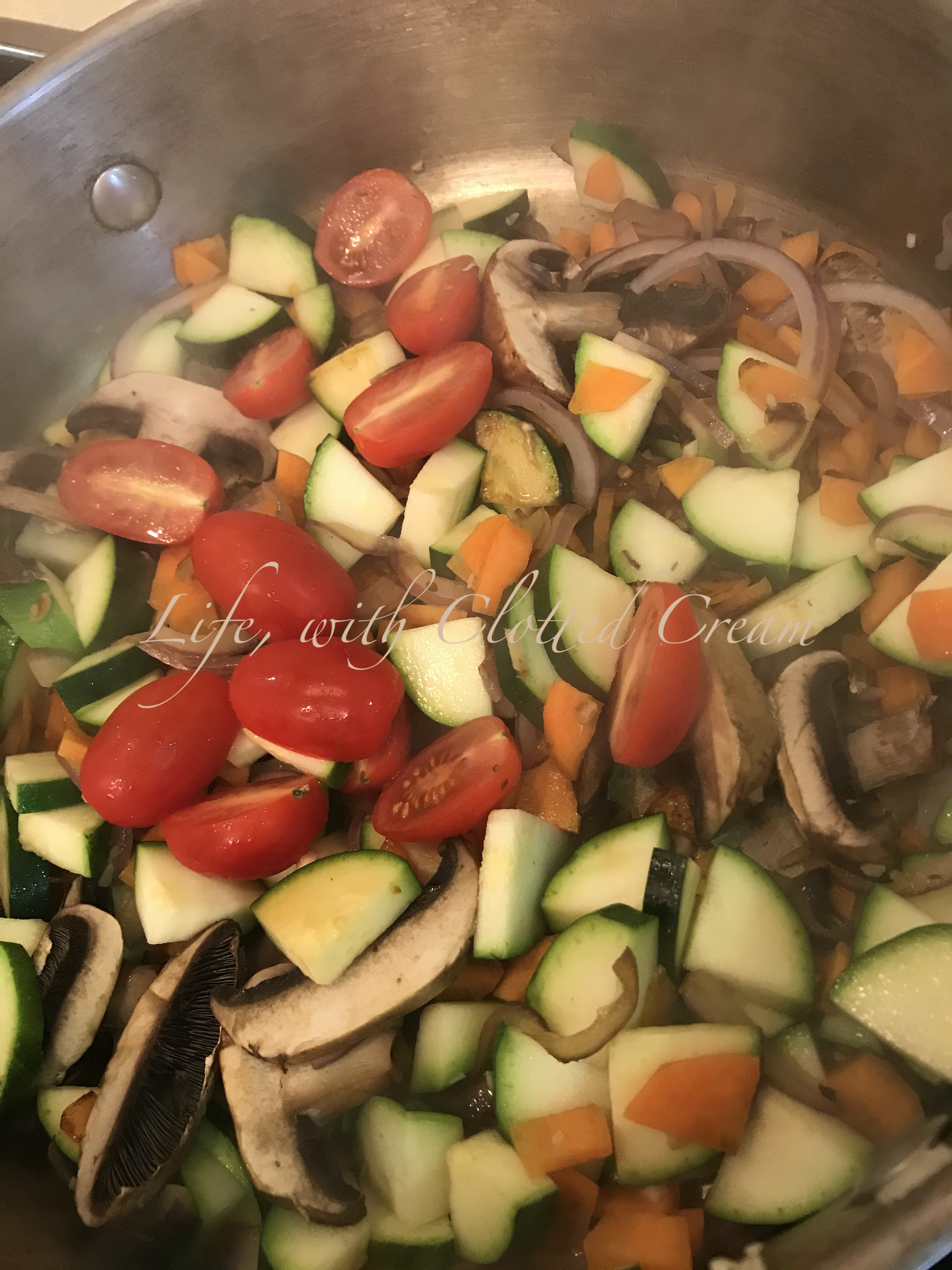 Vegetable sauce for pasta dish